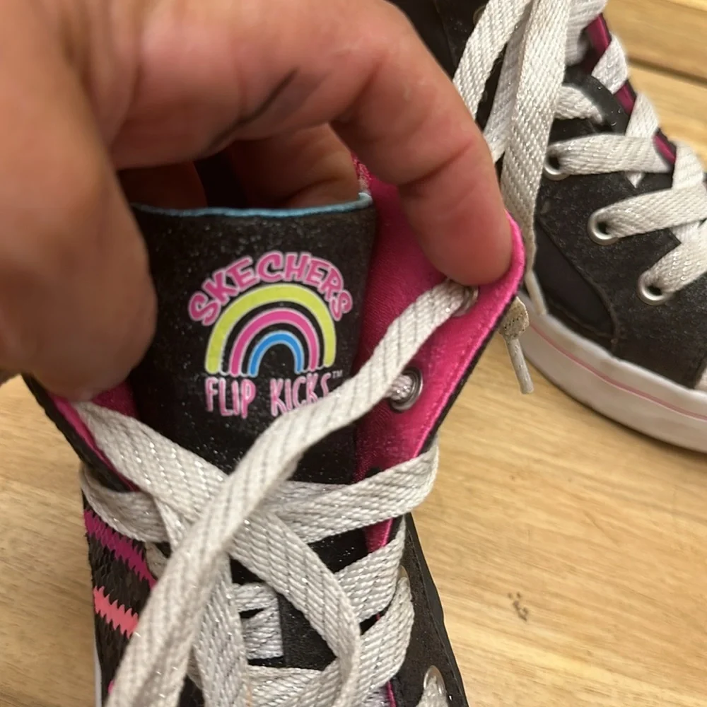 SKECHERS flip kicks sneakers
